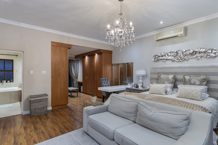 5 Bedroom Property for Sale in De Wijnlanden Residential Estate Western Cape